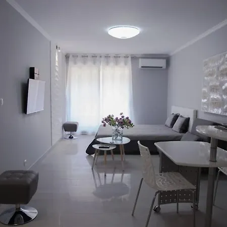 Stylish Studio In Only 50 Meters From Beach ! Nice Exterior photo